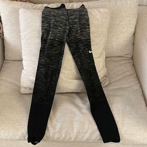 Women’s Nike pro workout leggings size S